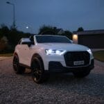 AUDI Q7 WHITE - Masină de jucărie cu baterie AUDI Q7 WHITE - Masină de jucărie cu baterie