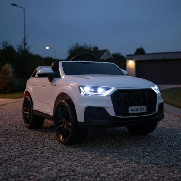 AUDI Q7 WHITE - Masină de jucărie cu baterie AUDI Q7 WHITE - Masină de jucărie cu baterie